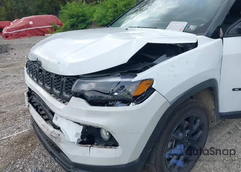 2024 Jeep Compass Latitude 4X4 из США, поврежденный, VIN 3C4NJDBN7RT115987